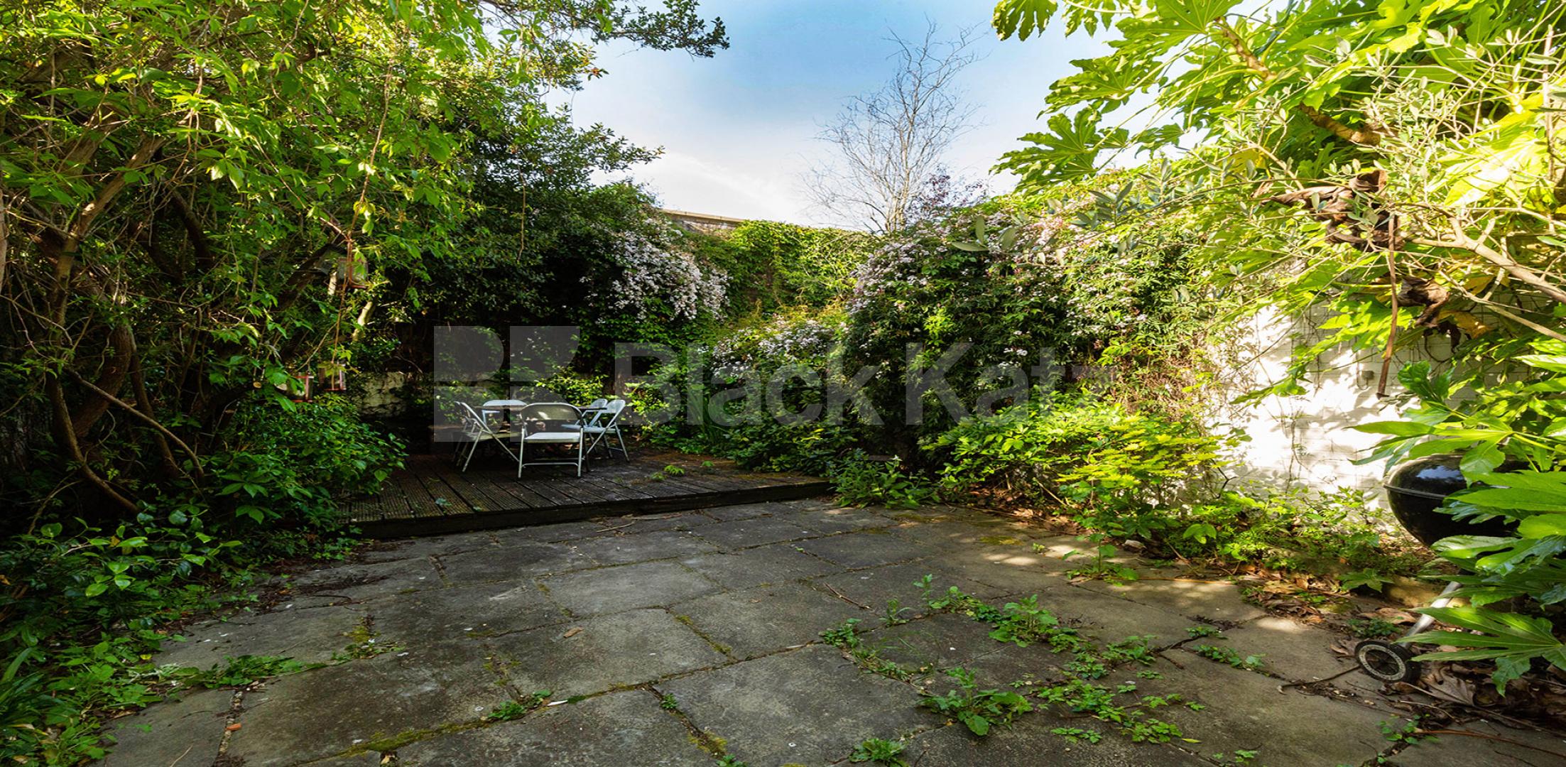 Amazing two bed with private garden and being a stoes throw to Primrose Hill. St Georges Terrace, Primrose Hill / Camden 